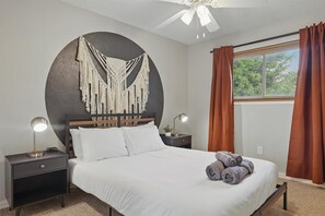 3 chambres, fer et planche à repasser, Wi-Fi, draps fournis