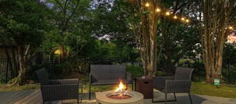 Best of Garland | Pool, Cinema Rm, BBQ (3BD/2.5BA)