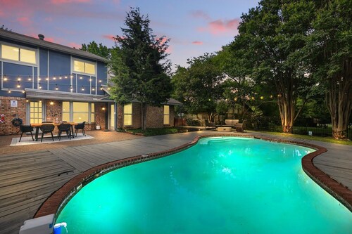 Best of Garland | Pool, Cinema Rm, BBQ (3BD/2.5BA)