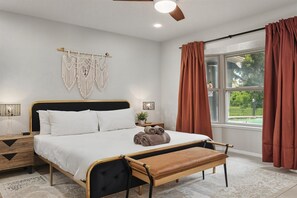 3 bedrooms, iron/ironing board, WiFi, bed sheets - Best of Garland | Pool, Cinema Rm, BBQ (3BD/2.5BA) (Garland)