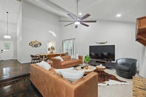 TV, offices - Best of Garland | Pool, Cinema Rm, BBQ (3BD/2.5BA) (Garland)