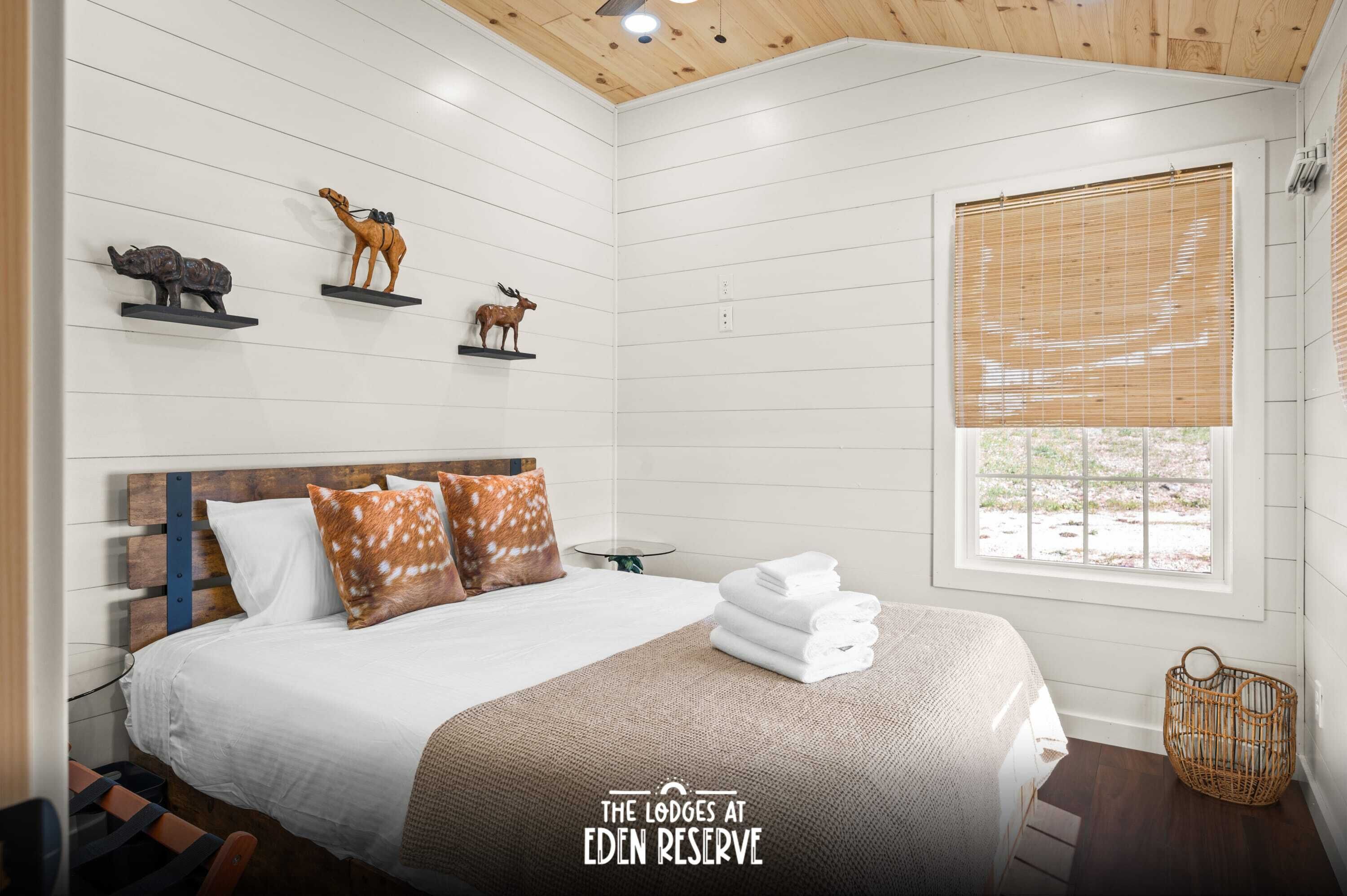 10 bedrooms, iron/ironing board, WiFi, bed sheets