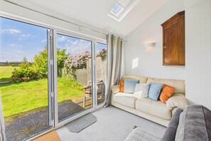 Télévision, cheminée, espaces bureaux