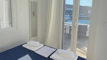 1 habitación, tabla de planchar con plancha, wifi y ropa de cama