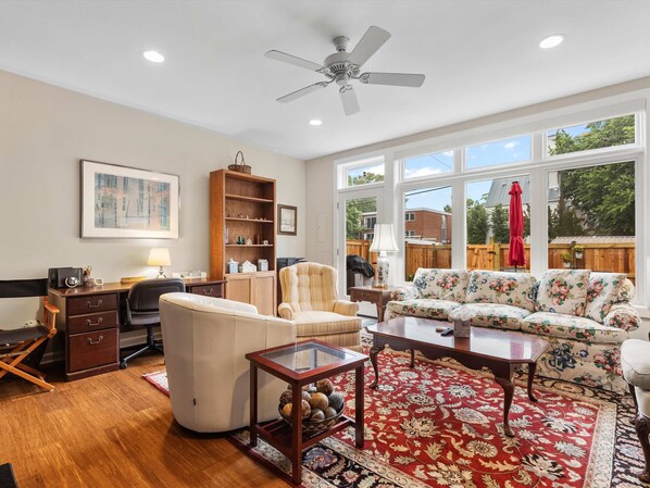 Fernseher, Kamin, Arbeitsbereiche