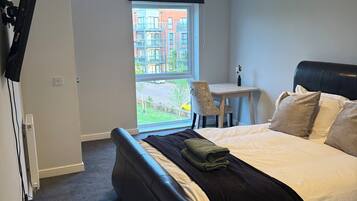 3 bedrooms, desk, iron/ironing board, free WiFi