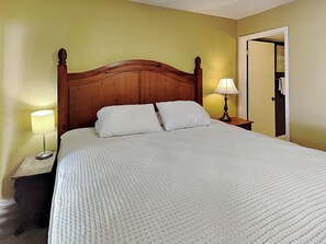 3 bedrooms, iron/ironing board, Internet, bed sheets