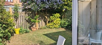 Cosy semi off grid eco cabin in Penarth, very quiet location.