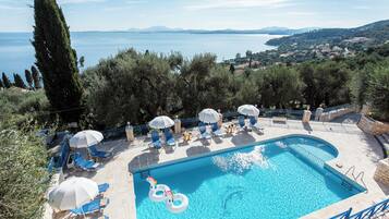 Comfort appartement, balkon, uitzicht op zee | Een strijkplank/strijkijzer, gratis wifi