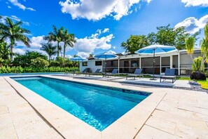 House, 4 Bedrooms | Pool