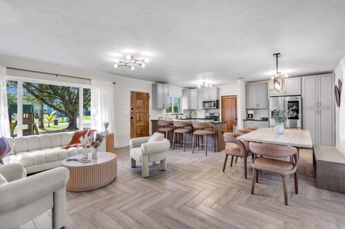 4br Biscayne River Home: Pool & Pickleball Fun 4 Bedroom Home