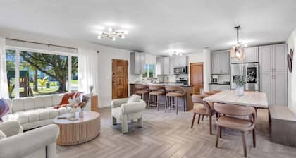 4br Biscayne River Home: Pool & Pickleball Fun 4 Bedroom Home