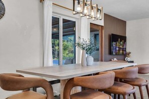 House, 4 Bedrooms | Dining