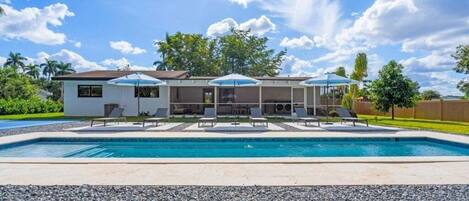 Huis, 4 slaapkamers | Zwembad | Een buitenzwembad