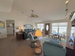 Ferienhaus, 6 Schlafzimmer | Wohnbereich | Smart-TV