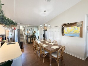 House, 6 Bedrooms | Dining