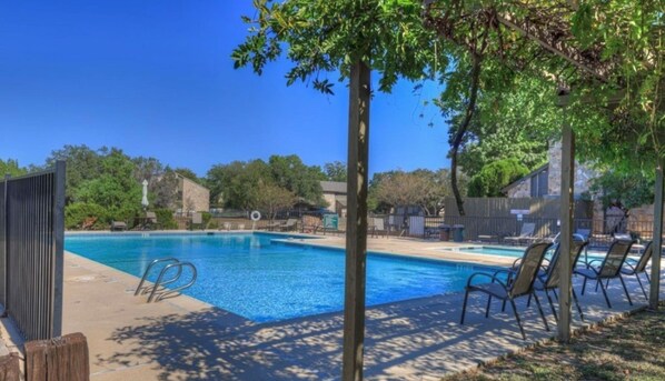 Appart'hôtel, 2 chambres | Piscine