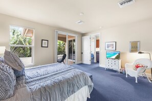 4 bedrooms, desk, iron/ironing board, WiFi - Waterfront home w/ heated pool, spa & walk to beach (Marco Island)