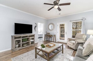 Smart TV - First Floor Barefoot Villa w/ two pools - Winery - Brewery - Golf - Beach (North Myrtle Beach)