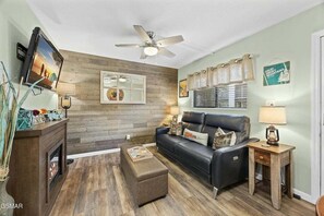 Televisión y chimenea 