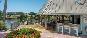 Perfect Location Beach, Golf close to all! Posh Paradise by JupRent -2Bed/2Bath