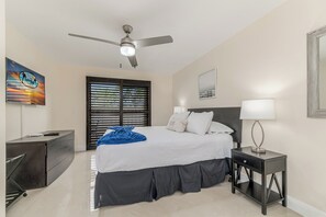 2 bedrooms, desk, iron/ironing board, travel cot - Perfect Location Beach, Golf close to all! Posh Paradise by JupRent -2Bed/2Bath (Jupiter)