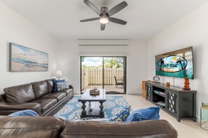 Smart TV, books, computer monitors - Perfect Location Beach, Golf close to all! Posh Paradise by JupRent -2Bed/2Bath (Jupiter)