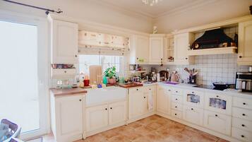 Mikrowelle, Ofen, Herdplatte, Geschirrspüler