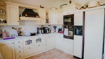 Micro-ondes, four, plaque de cuisson, lave-vaisselle