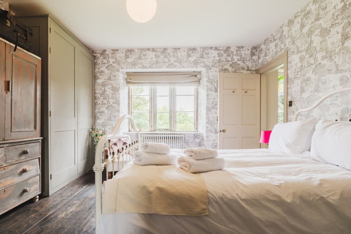 4 soverom, skrivebord, strykejern/-brett og wi-fi (inkludert)