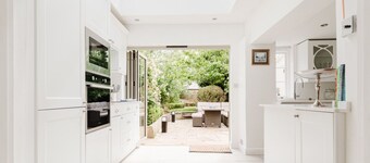 Gorgeous Townhouse with Garden & Open Living