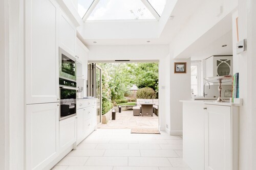 Gorgeous Townhouse with Garden & Open Living