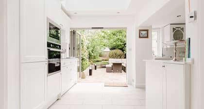 Gorgeous Townhouse with Garden & Open Living