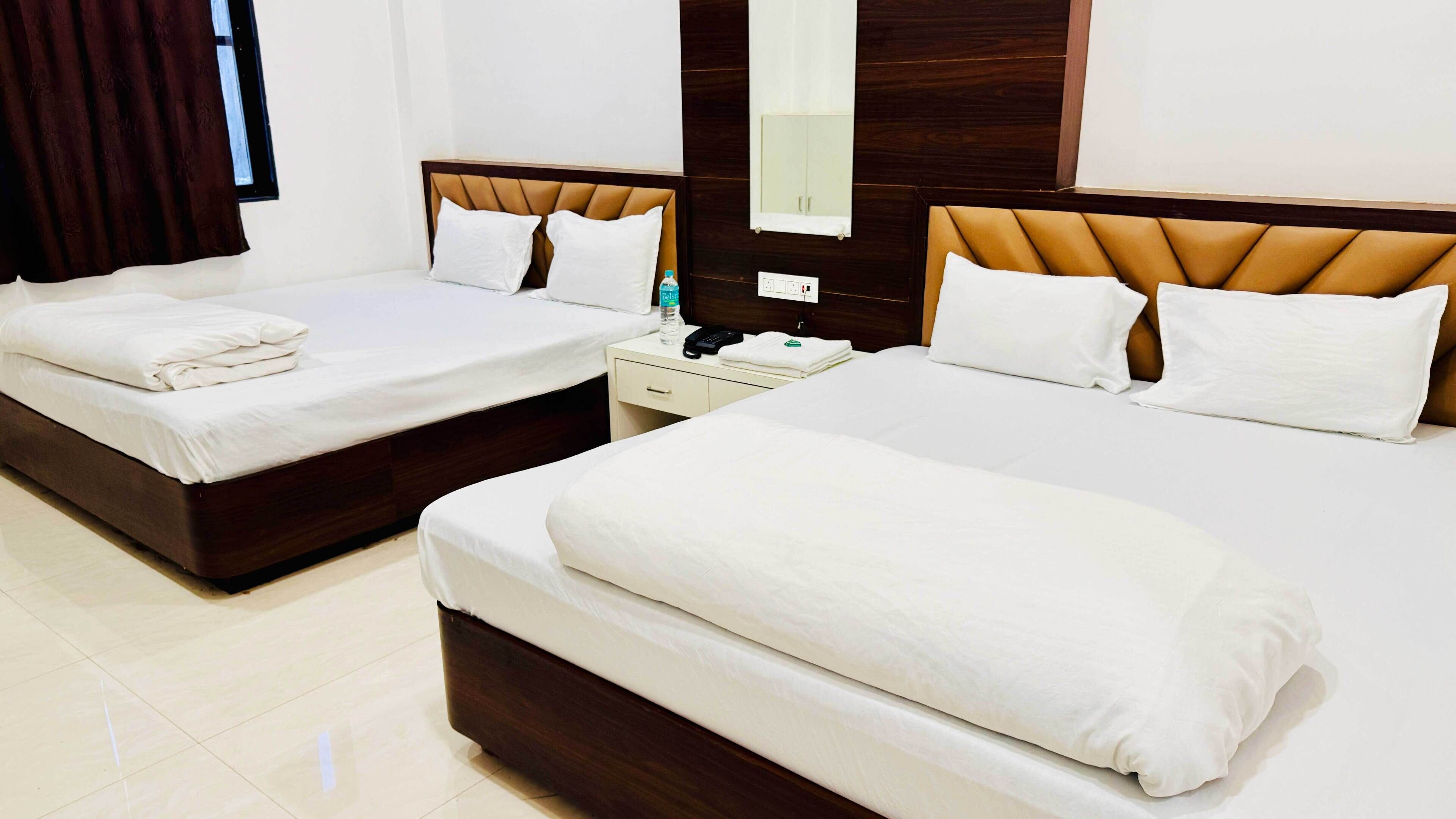 Desk, laptop workspace, free WiFi