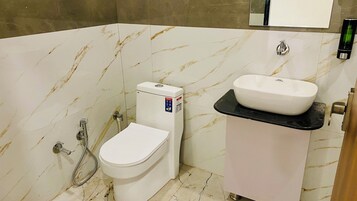 Ducha, toallas, jabón, shampoo