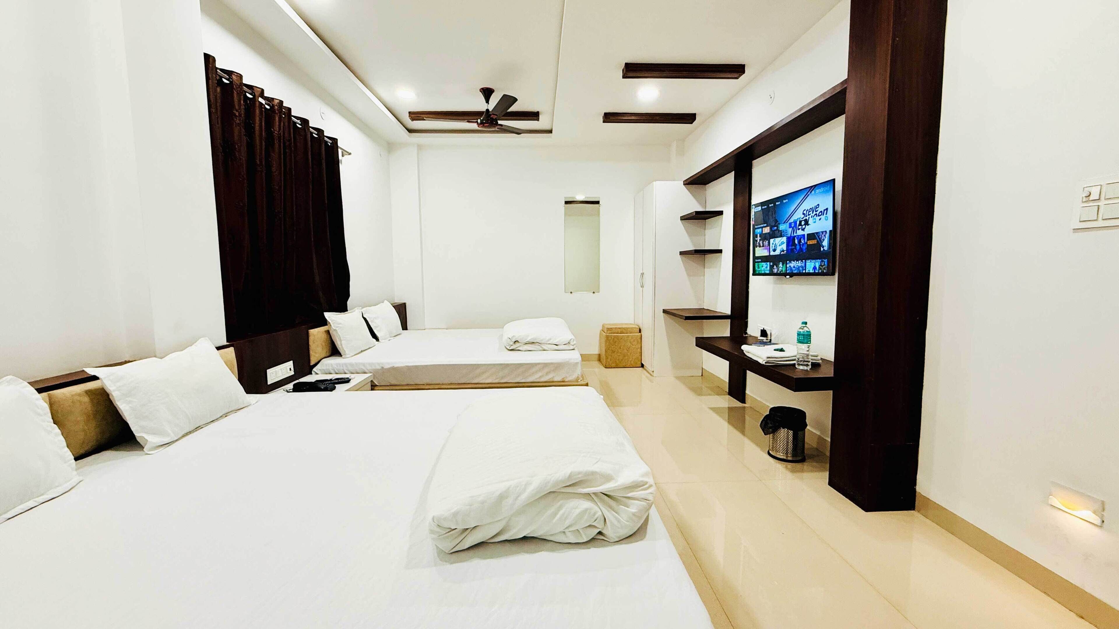 Family Quadruple Room | Meja, ruang kerja komputer riba, Wi-fi percuma 