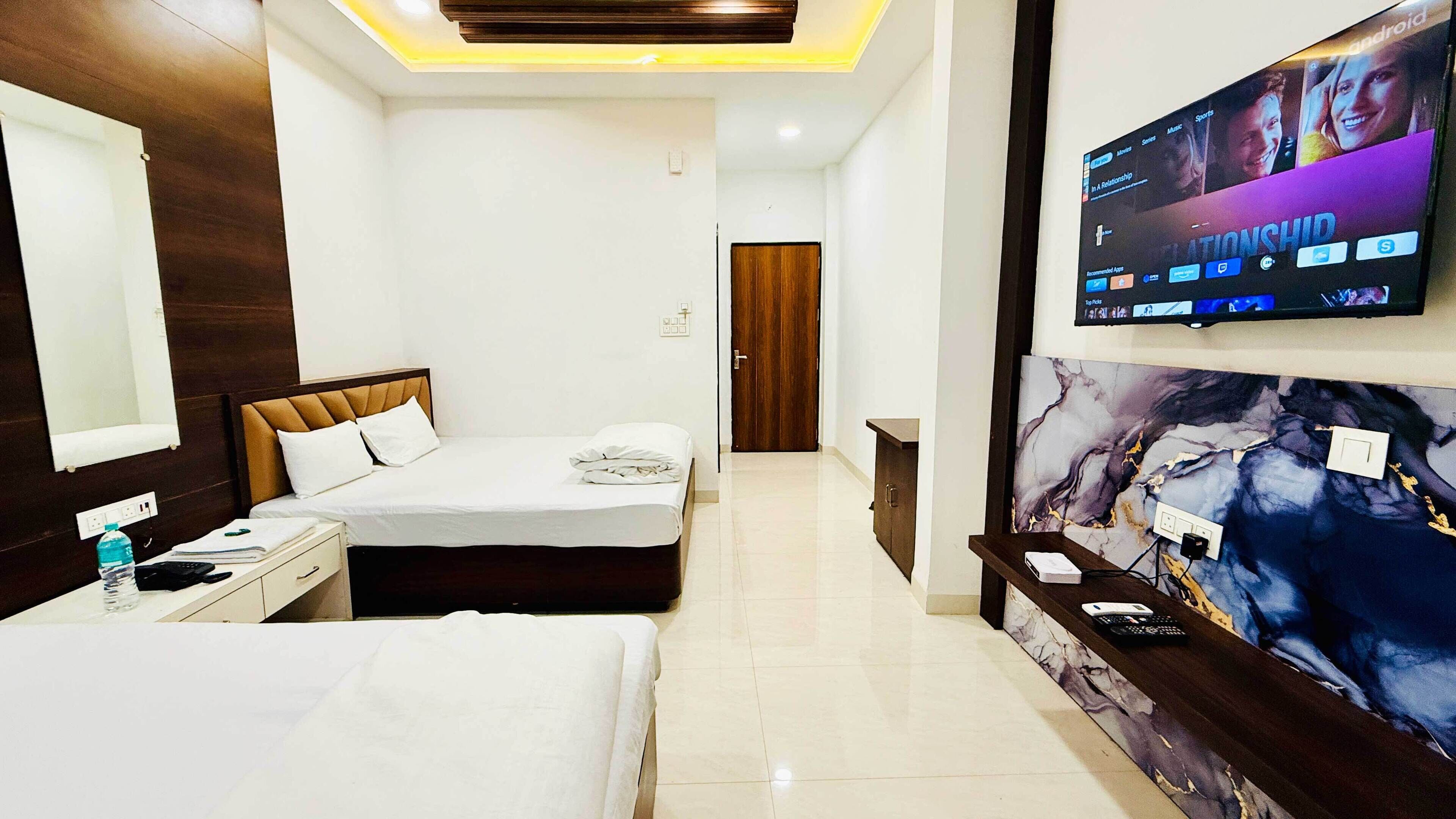 Family Quadruple Room | Desk, laptop workspace, free WiFi