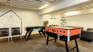 A room with two foosball tables, a wall mural, and a seating area. - Family-friendly Waterfront Hideaway in Faaborg (Faaborg)