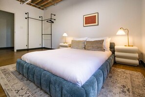 4 bedrooms, desk, iron/ironing board, travel cot - The Ballard Loft | Water View in Heart of Ballard (Seattle)