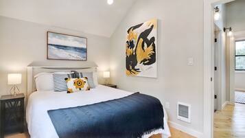 2 bedrooms, desk, iron/ironing board, WiFi