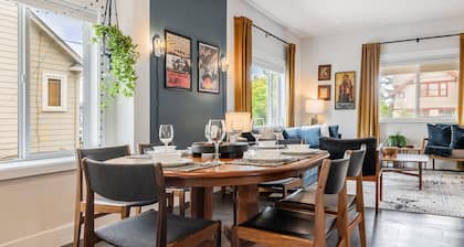 Ballard Craftsman | Sleeps 10 | A/C, BBQ & Firepit