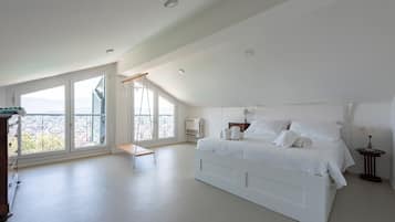 7 bedrooms, iron/ironing board, WiFi, bed sheets