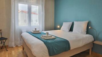 4 Schlafzimmer, Schreibtisch, Bügeleisen/Bügelbrett, WLAN