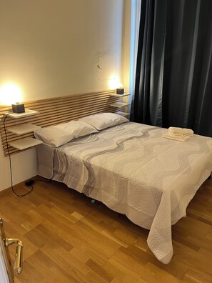 1 habitación, tabla de planchar con plancha y wifi 