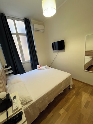1 habitación, tabla de planchar con plancha y wifi 
