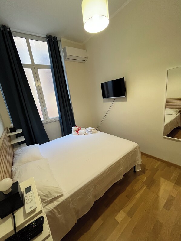 1 dormitorio, tabla de planchar con plancha, wifi