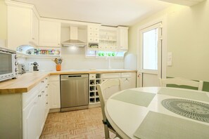 Microwave, oven, stovetop, dishwasher