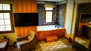 Deluxe-Suite, Stadtblick | Whirlwanne