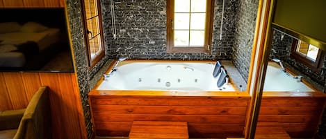 Jetted bathtub