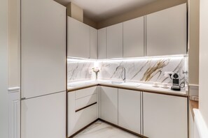 Familie suite, 2 slaapkamers, uitzicht op de stad | Privékeuken